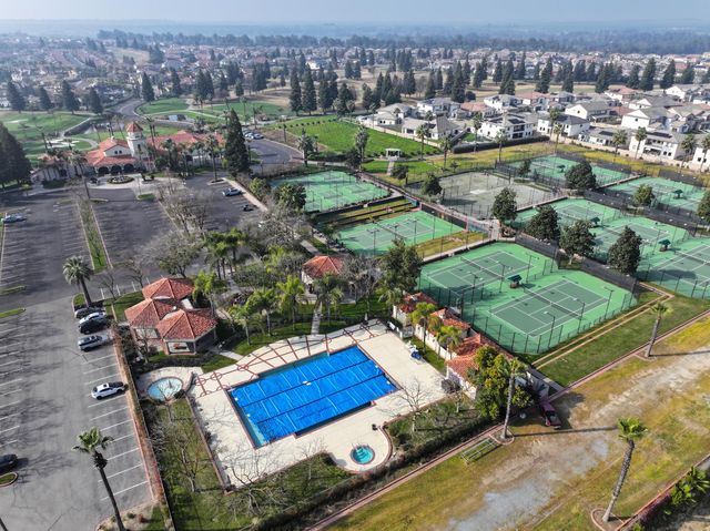 1639 E Clubhouse Drive, Fresno, CA 93730