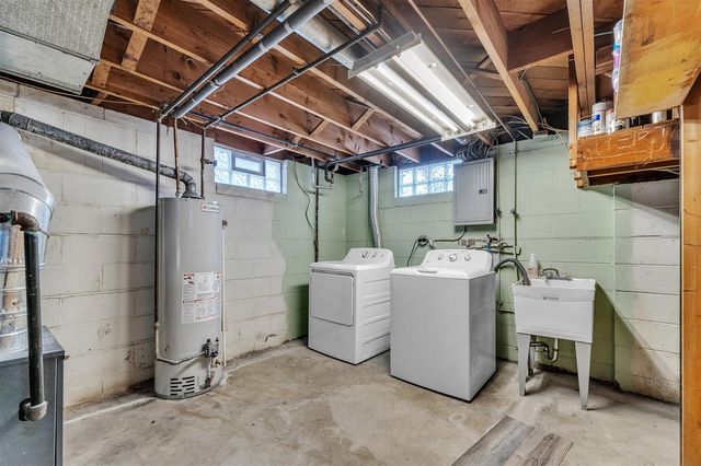 23307 Willard Avenue, Warren, MI 48089