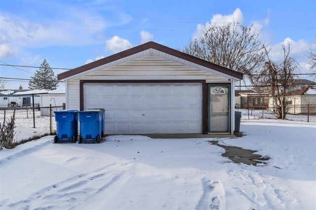 23307 Willard Avenue, Warren, MI 48089