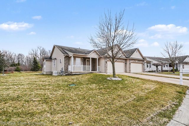 6462 Royal Club Drive, Flint Charter Township, MI 48433