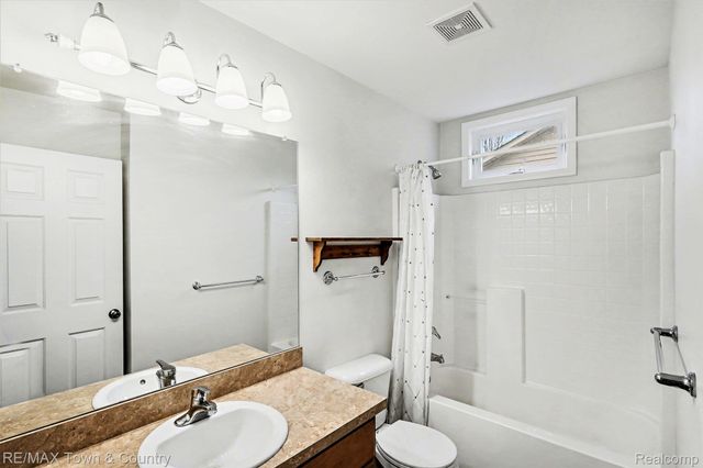 6462 Royal Club Drive, Flint Charter Township, MI 48433