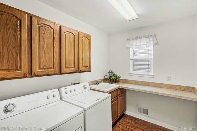 6462 Royal Club Drive, Flint Charter Township, MI 48433