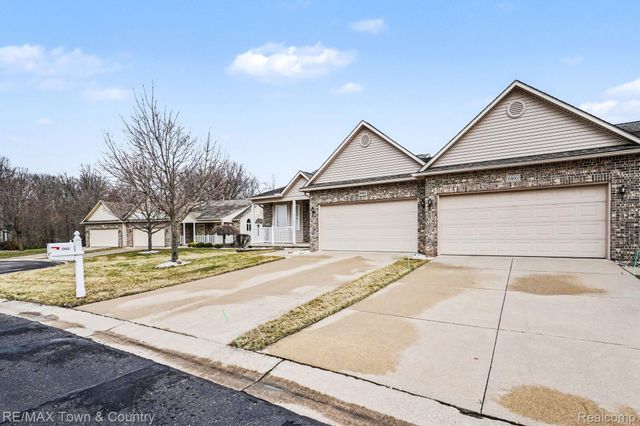 6462 Royal Club Drive, Flint Charter Township, MI 48433