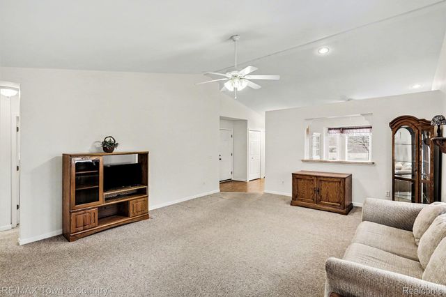 6462 Royal Club Drive, Flint Charter Township, MI 48433