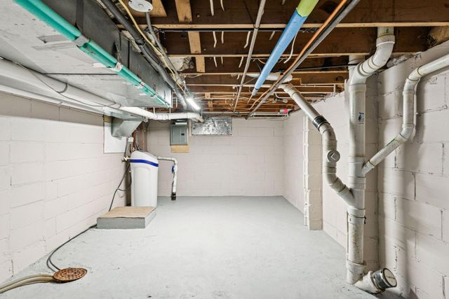 709 Riverside Drive N, Hudson, WI 54016