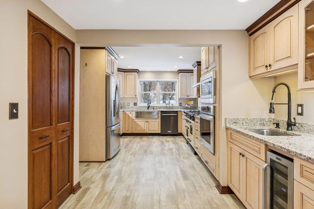 709 Riverside Drive N, Hudson, WI 54016