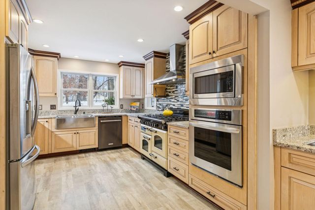 709 Riverside Drive N, Hudson, WI 54016