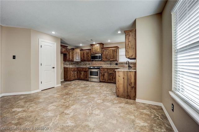 325 Copsey Drive, Van Buren, AR 72956