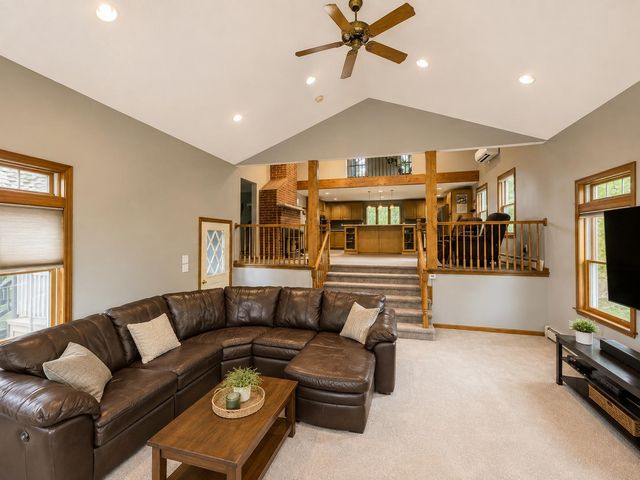 14 Shasta Drive, Londonderry, NH 03053