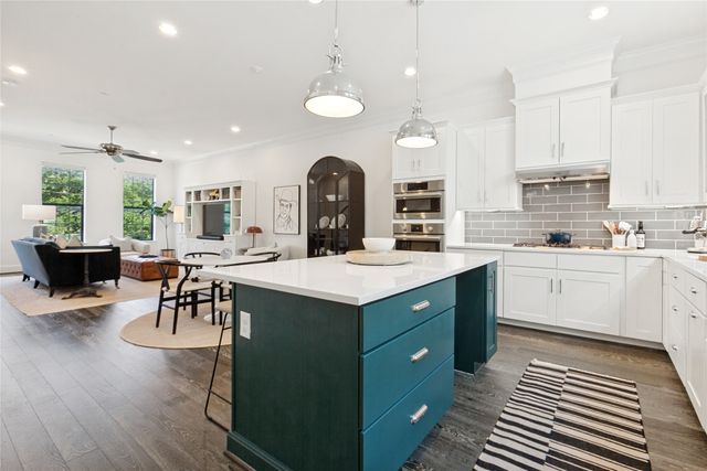 7333 Valley View Lane 604, Dallas, TX 75240