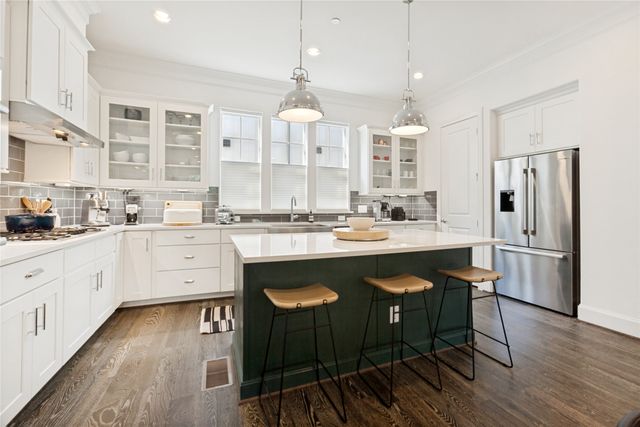 7333 Valley View Lane 604, Dallas, TX 75240