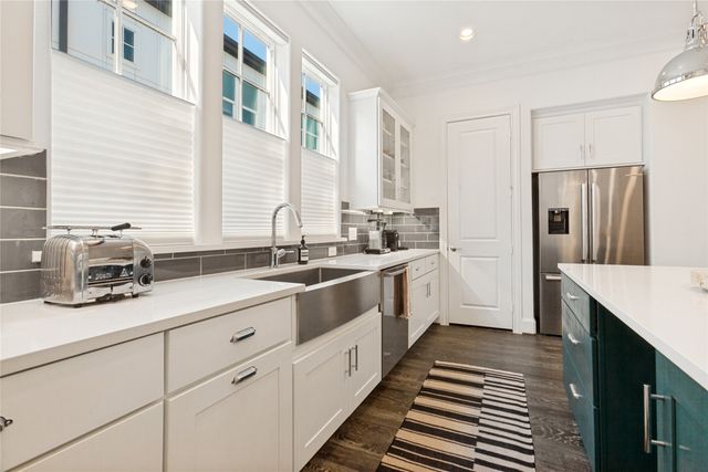 7333 Valley View Lane 604, Dallas, TX 75240