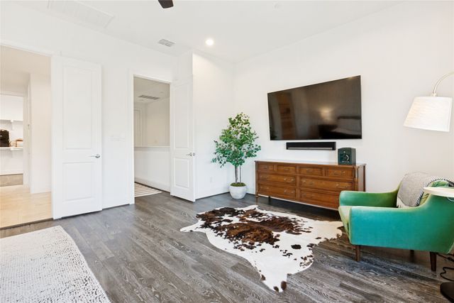7333 Valley View Lane 604, Dallas, TX 75240
