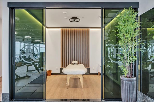 101 Searing Avenue 312, Mineola, NY 11501