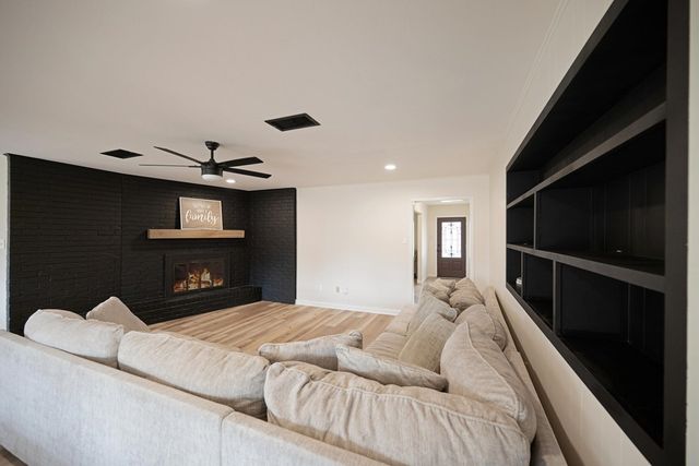 2811 Durant Dr, Midland, TX 79705