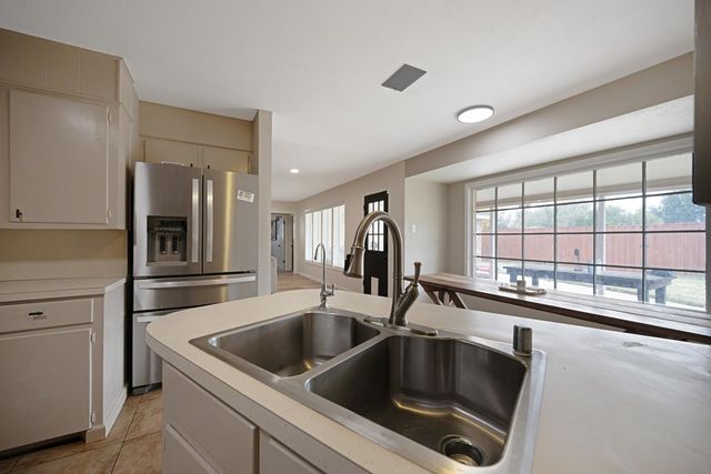 2811 Durant Dr, Midland, TX 79705