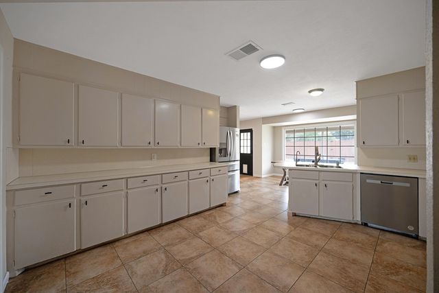 2811 Durant Dr, Midland, TX 79705