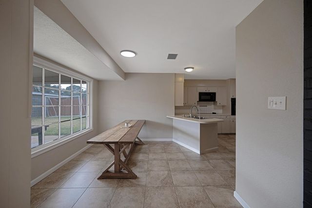 2811 Durant Dr, Midland, TX 79705