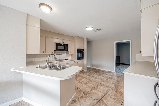 2811 Durant Dr, Midland, TX 79705