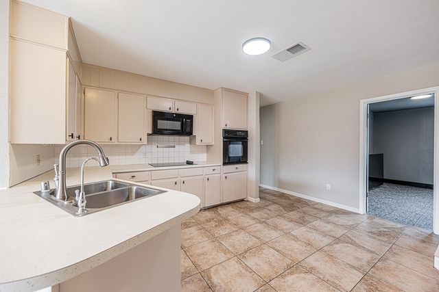 2811 Durant Dr, Midland, TX 79705