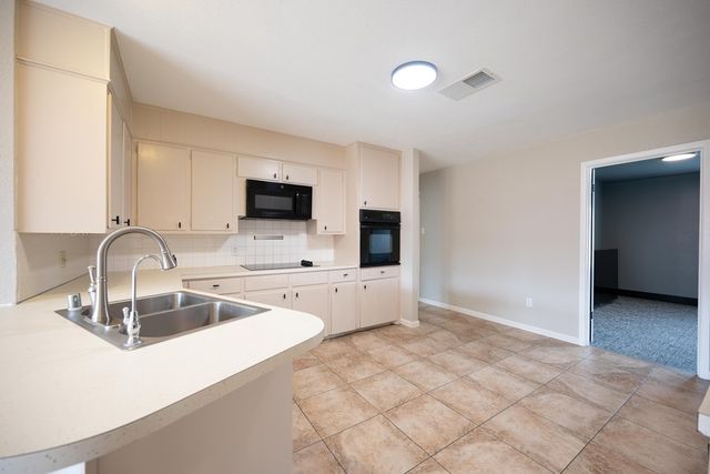 2811 Durant Dr, Midland, TX 79705