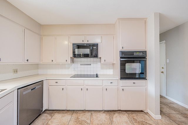 2811 Durant Dr, Midland, TX 79705