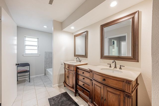 2811 Durant Dr, Midland, TX 79705