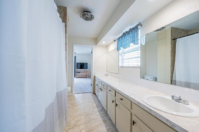 2811 Durant Dr, Midland, TX 79705