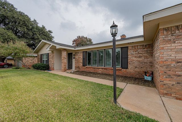 2811 Durant Dr, Midland, TX 79705