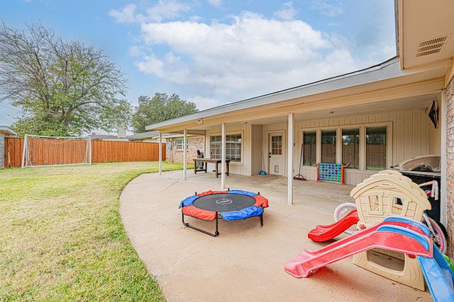 2811 Durant Dr, Midland, TX 79705