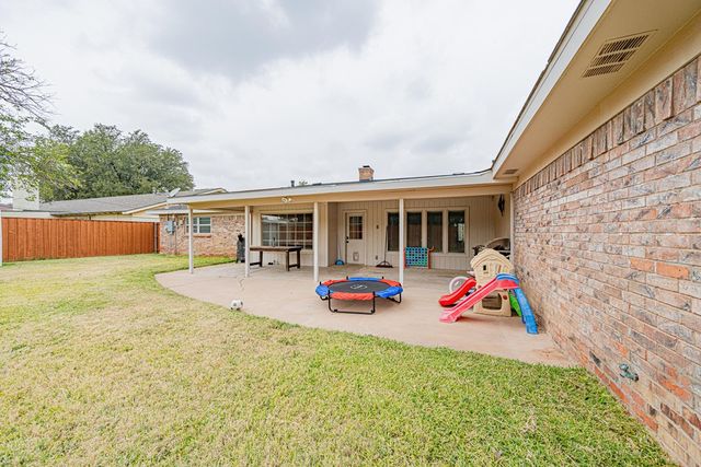 2811 Durant Dr, Midland, TX 79705