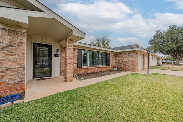 2811 Durant Dr, Midland, TX 79705