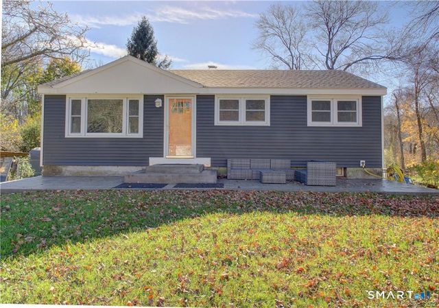 38 Pond Drive, North Stonington, CT 06359