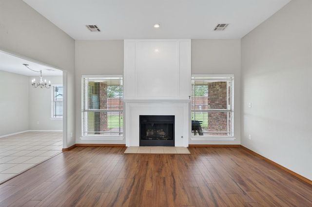 12127 SW 4th Street, Yukon, OK 73099