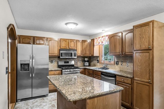 243 Ambrose St, Springfield, MA 01109