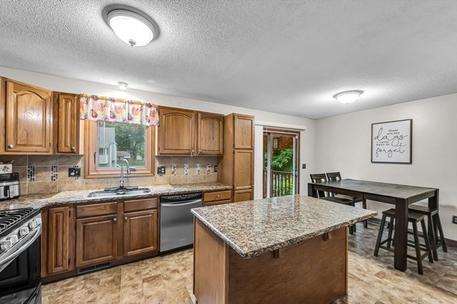 243 Ambrose St, Springfield, MA 01109