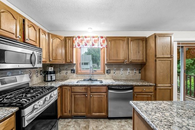 243 Ambrose St, Springfield, MA 01109