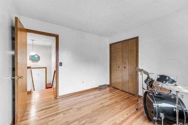 243 Ambrose St, Springfield, MA 01109