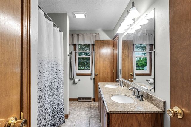 243 Ambrose St, Springfield, MA 01109