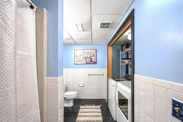 243 Ambrose St, Springfield, MA 01109