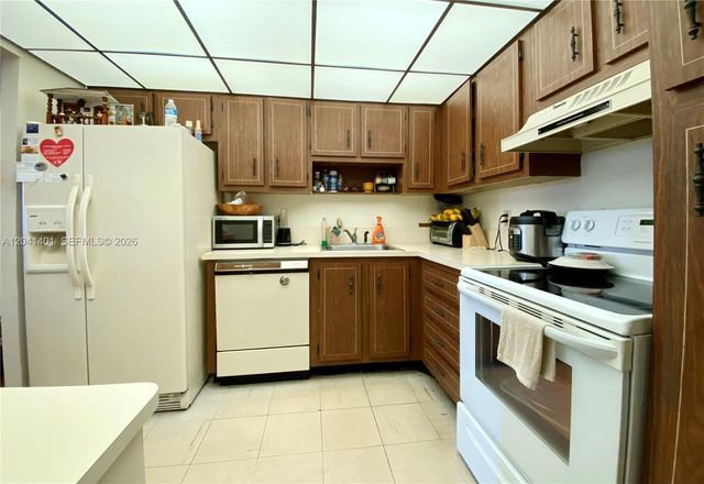 1300 Saint Charles Place 420, Pembroke Pines, FL 33026