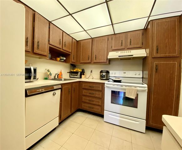 1300 Saint Charles Place 420, Pembroke Pines, FL 33026