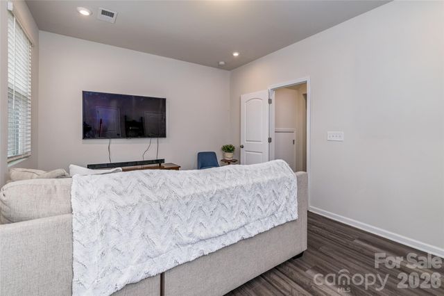 1206 Keydet Drive, Charlotte, NC 28216