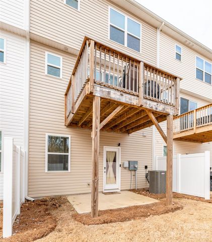 1206 Keydet Drive, Charlotte, NC 28216