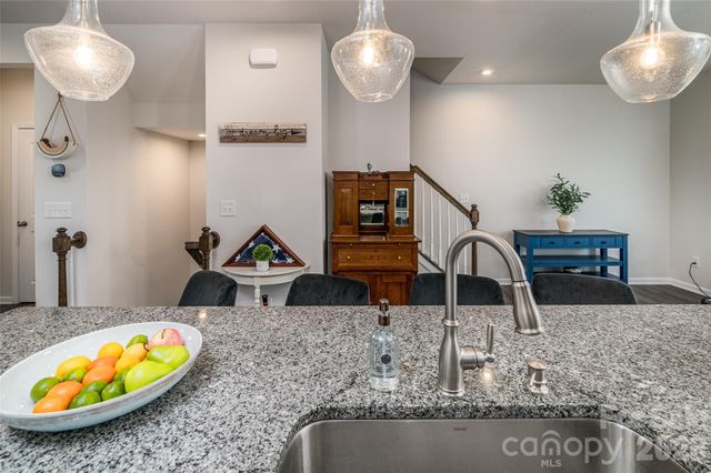 1206 Keydet Drive, Charlotte, NC 28216