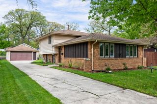 15040 Kenton Avenue, Midlothian, IL 60445