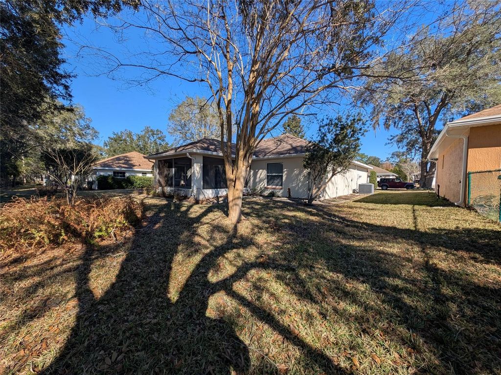 Image 14 of property listing at 9573 SW 53RD CIRCLE, Ocala, FL 34476
