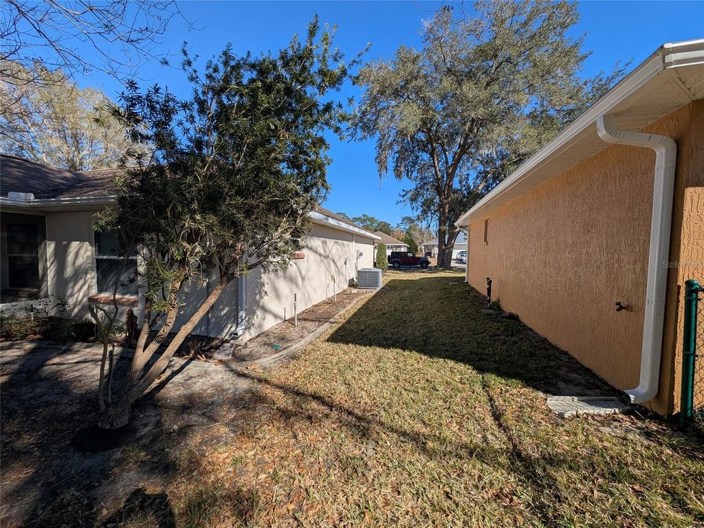 Image 16 of property listing at 9573 SW 53RD CIRCLE, Ocala, FL 34476