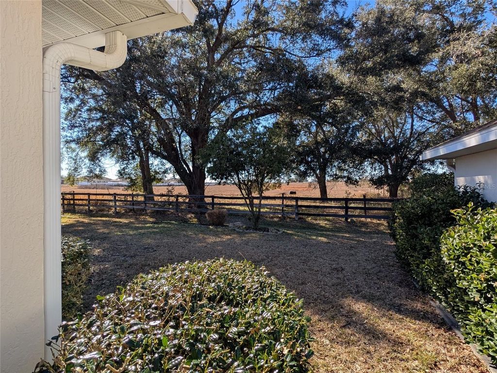 Image 6 of property listing at 9573 SW 53RD CIRCLE, Ocala, FL 34476