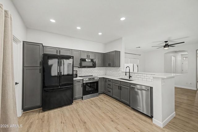 5207 W PARADISE Drive, Glendale, AZ 85304